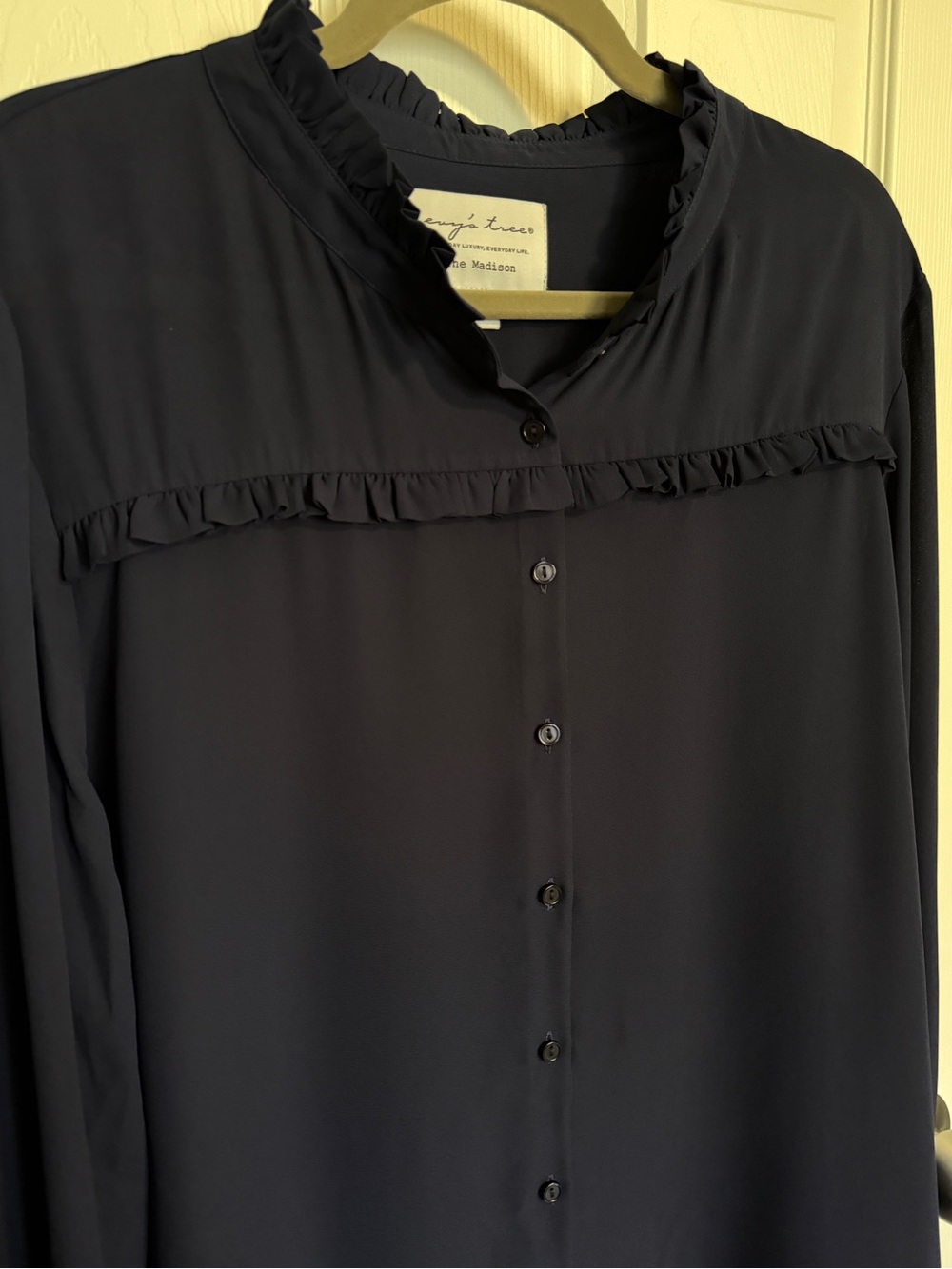 Evy’s Tree The Madison Navy Ruffle Button Down Blouse 1X Boutique Elegant Top - Picture 3 of 6